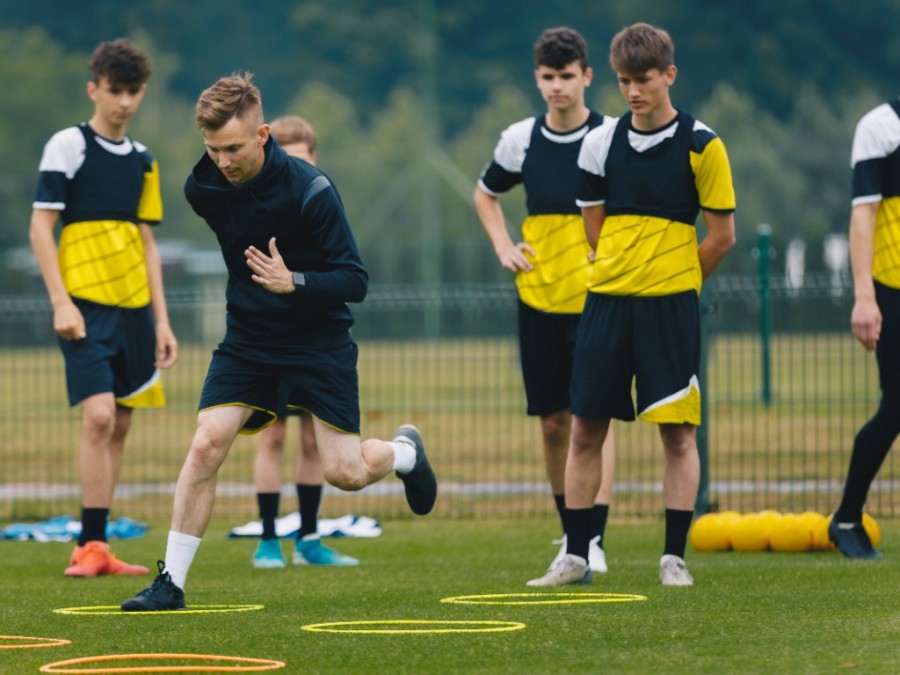 Exercice physique sans ballon au football pour optimiser la condition