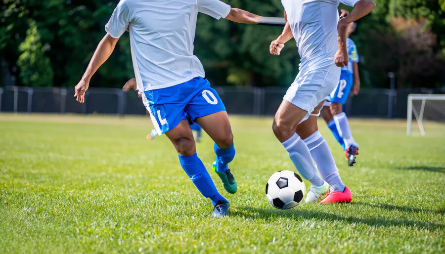 Qui compose l'effectif de l'équipe de football de Châteaubriant actuellement ?